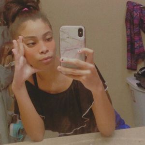 Meet your Posher, Melanis